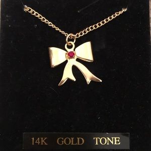 Gold necklace with ruby